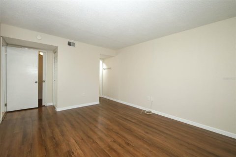 Condo in Altamonte Springs, Florida, 2 bedrooms  № 2376816 - photo 12