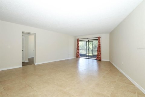 Condo in Altamonte Springs, Florida, 2 bedrooms  № 2376816 - photo 11