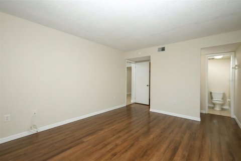 Condo in Altamonte Springs, Florida, 2 bedrooms  № 2376816 - photo 15