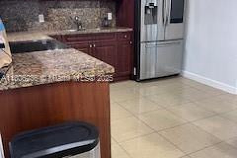 Villa ou maison à louer à Hollywood, Floride: 3 chambres, 138.42 m2 № 1959917 - photo 8