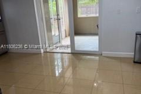 Villa ou maison à louer à Hollywood, Floride: 3 chambres, 138.42 m2 № 1959917 - photo 3