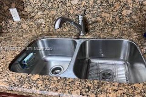 Villa ou maison à louer à Hollywood, Floride: 3 chambres, 138.42 m2 № 1959917 - photo 9