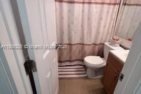 Villa ou maison à louer à Hollywood, Floride: 3 chambres, 138.42 m2 № 1959917 - photo 7