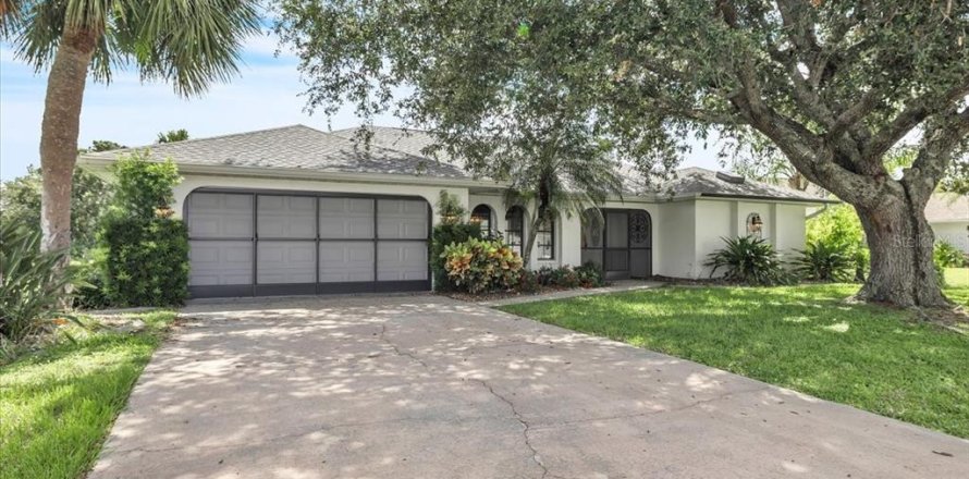House in Punta Gorda, Florida 3 bedrooms, 196.67 sq.m. № 1902384