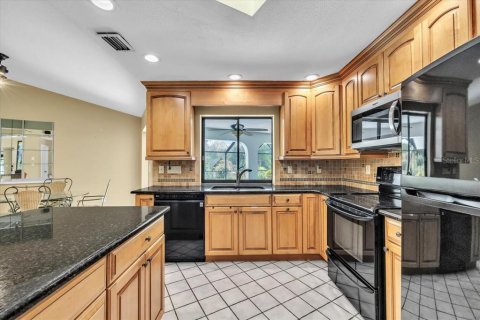 House in Punta Gorda, Florida 3 bedrooms, 196.67 sq.m. № 1902384 - photo 14