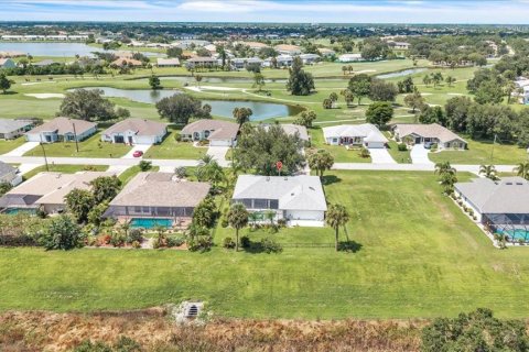 House in Punta Gorda, Florida 3 bedrooms, 196.67 sq.m. № 1902384 - photo 2