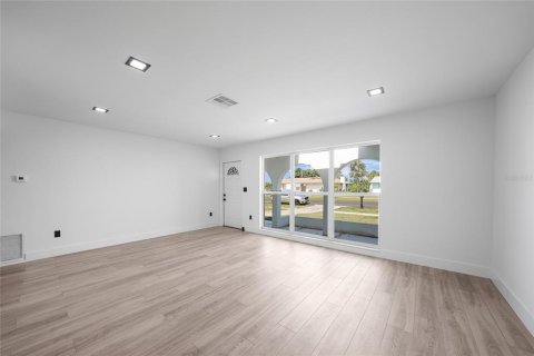 Casa en venta en Port Charlotte, Florida, 2 dormitorios, 118.73 m2 № 1757767 - foto 3