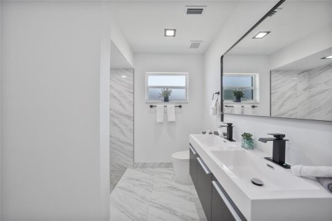 Casa en venta en Port Charlotte, Florida, 2 dormitorios, 118.73 m2 № 1757767 - foto 17