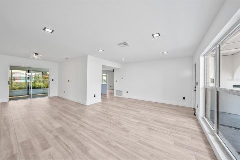 Casa en venta en Port Charlotte, Florida, 2 dormitorios, 118.73 m2 № 1757767 - foto 7