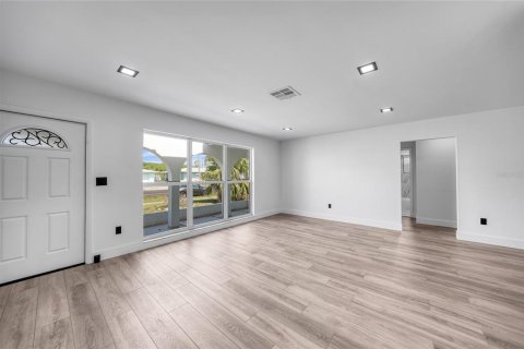 Casa en venta en Port Charlotte, Florida, 2 dormitorios, 118.73 m2 № 1757767 - foto 4