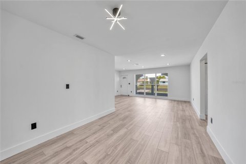 Casa en venta en Port Charlotte, Florida, 2 dormitorios, 118.73 m2 № 1757767 - foto 5