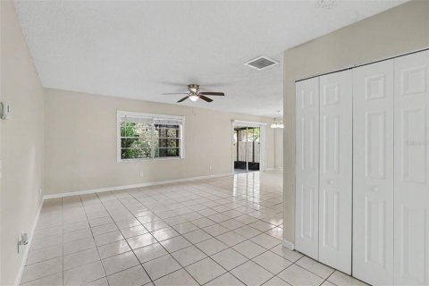 House in Valrico, Florida 3 bedrooms, 127.83 sq.m. № 2217342 - photo 6