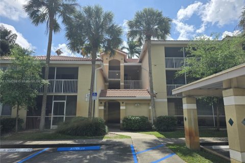 Condominio en venta en Hollywood, Florida, 2 dormitorios, 80.55 m2 № 1860699 - foto 1