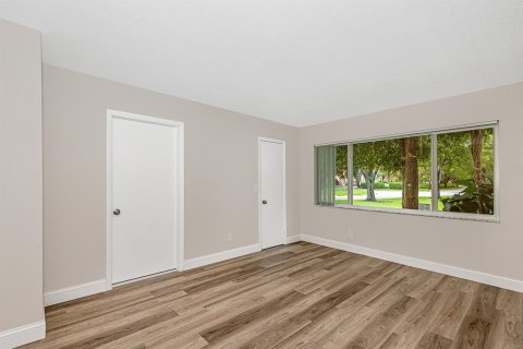 Propiedad comercial en venta en Coral Springs, Florida, 355.91 m2 № 2147073 - foto 17