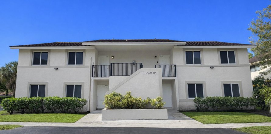 Propiedad comercial en Coral Springs, Florida 355.91 m2 № 2147073