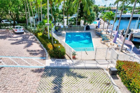 Condo in Pompano Beach, Florida, 3 bedrooms  № 1152090 - photo 1