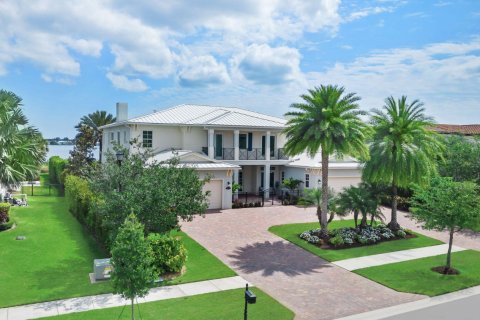 House in Palm City, Florida 5 bedrooms, 553.51 sq.m. № 1128915 - photo 1