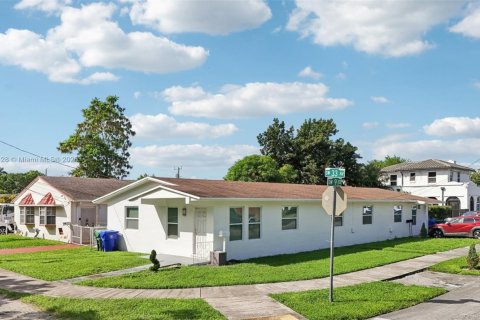 Купить коммерческую недвижимость в Майами, Флорида 206.24м2, № 1947306 - фото 1