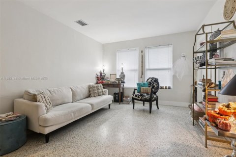 Купить коммерческую недвижимость в Майами, Флорида 206.24м2, № 1947306 - фото 15