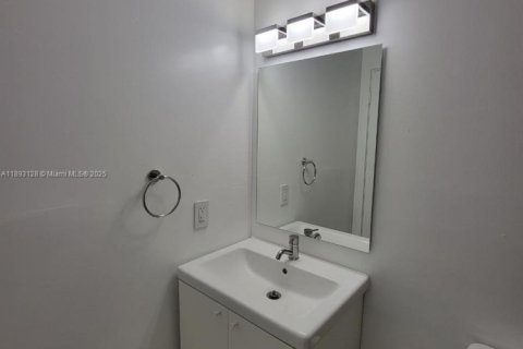 Купить коммерческую недвижимость в Майами, Флорида 206.24м2, № 1947306 - фото 21