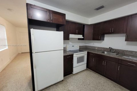 Купить коммерческую недвижимость в Майами, Флорида 206.24м2, № 1947306 - фото 22