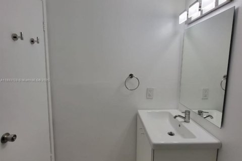 Купить коммерческую недвижимость в Майами, Флорида 206.24м2, № 1947306 - фото 20