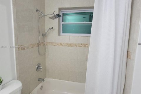 Купить коммерческую недвижимость в Майами, Флорида 206.24м2, № 1947306 - фото 23