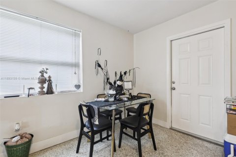 Купить коммерческую недвижимость в Майами, Флорида 206.24м2, № 1947306 - фото 18