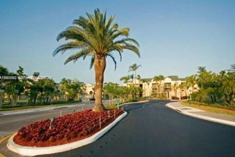 Condo in Tamarac, Florida, 2 bedrooms № 2026448