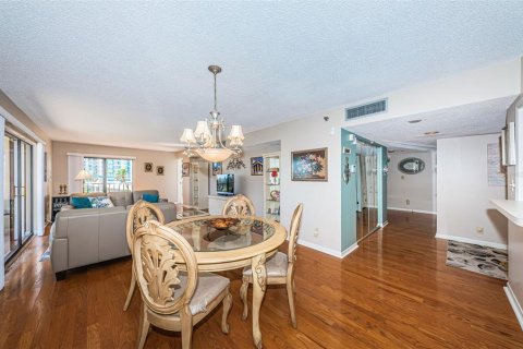 Condo in Clearwater, Florida, 2 bedrooms  № 1539947 - photo 12