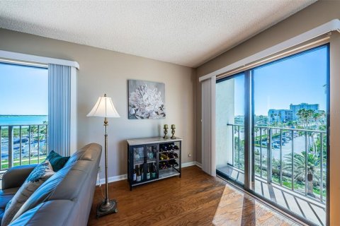 Condo in Clearwater, Florida, 2 bedrooms  № 1539947 - photo 9