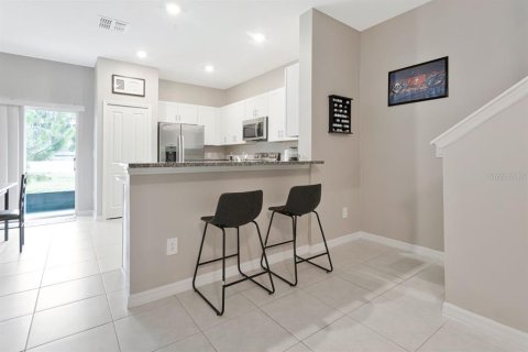 Townhouse in Land O' Lakes, Florida 3 bedrooms, 151.8 sq.m. № 2225237 - photo 6