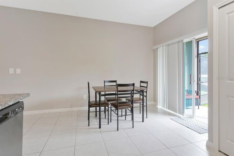 Townhouse in Land O' Lakes, Florida 3 bedrooms, 151.8 sq.m. № 2225237 - photo 11