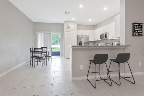 Townhouse in Land O' Lakes, Florida 3 bedrooms, 151.8 sq.m. № 2225237 - photo 7