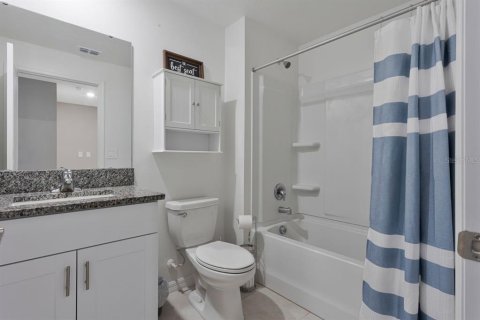 Townhouse in Land O' Lakes, Florida 3 bedrooms, 151.8 sq.m. № 2225237 - photo 21