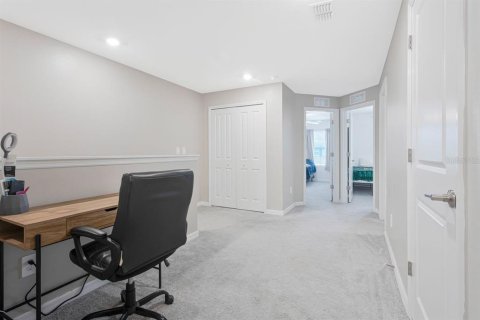 Townhouse in Land O' Lakes, Florida 3 bedrooms, 151.8 sq.m. № 2225237 - photo 13