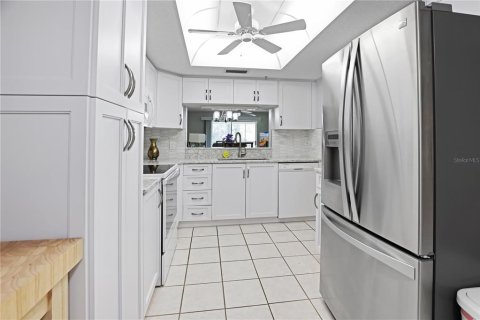 Copropriété à louer à Bradenton, Floride: 2 chambres, 96.8 m2 № 2389230 - photo 5