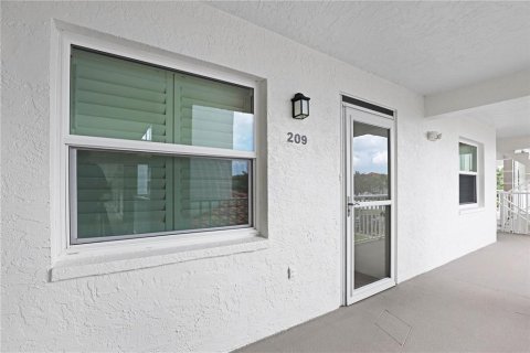 Copropriété à louer à Bradenton, Floride: 2 chambres, 96.8 m2 № 2389230 - photo 2