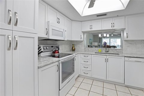 Copropriété à louer à Bradenton, Floride: 2 chambres, 96.8 m2 № 2389230 - photo 6