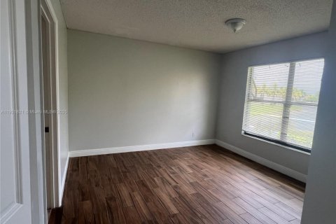 Condo in West Palm Beach, Florida, 2 bedrooms  № 2018624 - photo 7