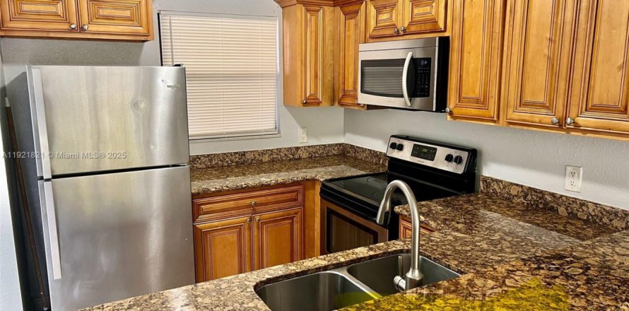 Condo in West Palm Beach, Florida, 2 bedrooms  № 2018624