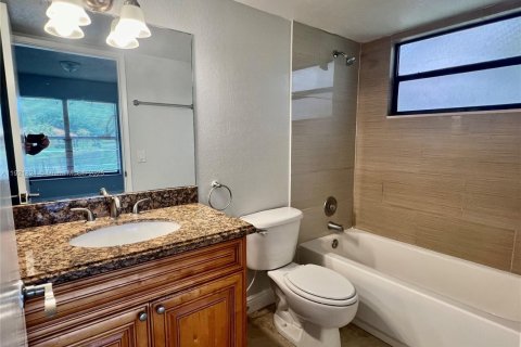 Condo in West Palm Beach, Florida, 2 bedrooms  № 2018624 - photo 9