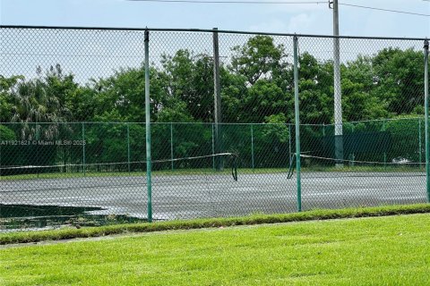 Condo in West Palm Beach, Florida, 2 bedrooms  № 2018624 - photo 16