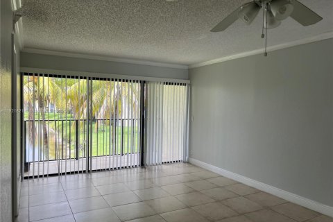 Condo in West Palm Beach, Florida, 2 bedrooms  № 2018624 - photo 6