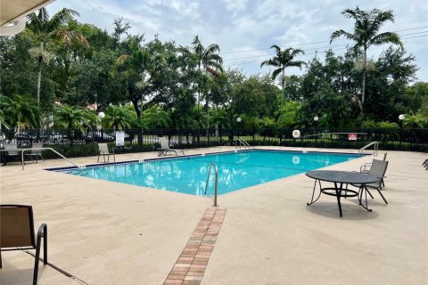 Condo in West Palm Beach, Florida, 2 bedrooms  № 2018624 - photo 15
