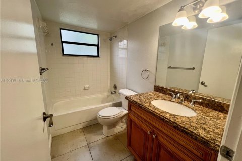 Condo in West Palm Beach, Florida, 2 bedrooms  № 2018624 - photo 13