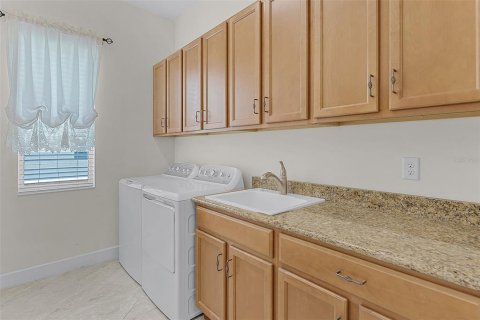 House in Sun City Center, Florida 3 bedrooms, 181.81 sq.m. № 1870472 - photo 14