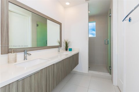 Снять в аренду кондоминиум в Дорал, Флорида 3 спальни, 102.38м2, № 1966293 - фото 17