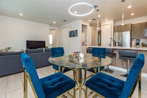 Снять в аренду кондоминиум в Дорал, Флорида 3 спальни, 102.38м2, № 1966293 - фото 6