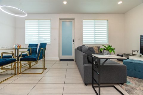 Снять в аренду кондоминиум в Дорал, Флорида 3 спальни, 102.38м2, № 1966293 - фото 7